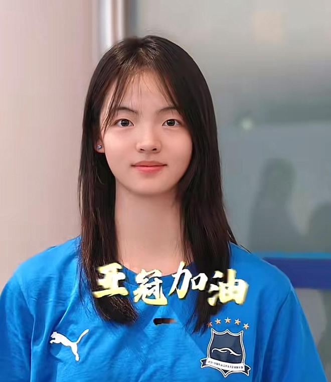 武漢女足姜晨璟，踢防守位反差大，自小如此。